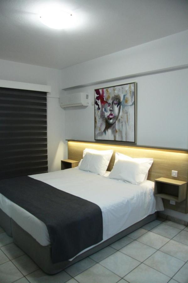 Larnaca Bay Suites Экстерьер фото