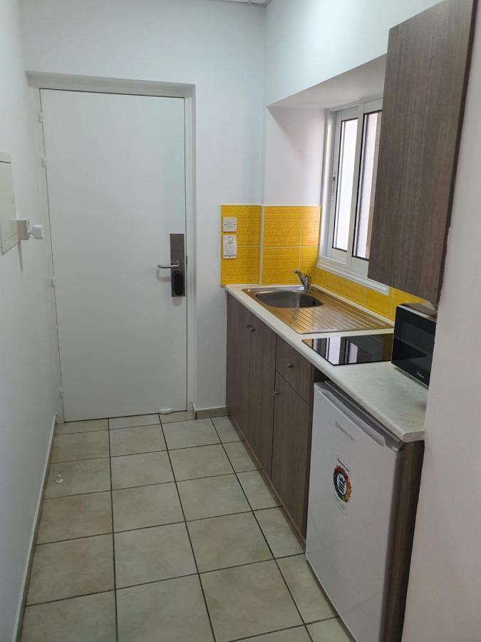 Larnaca Bay Suites Экстерьер фото