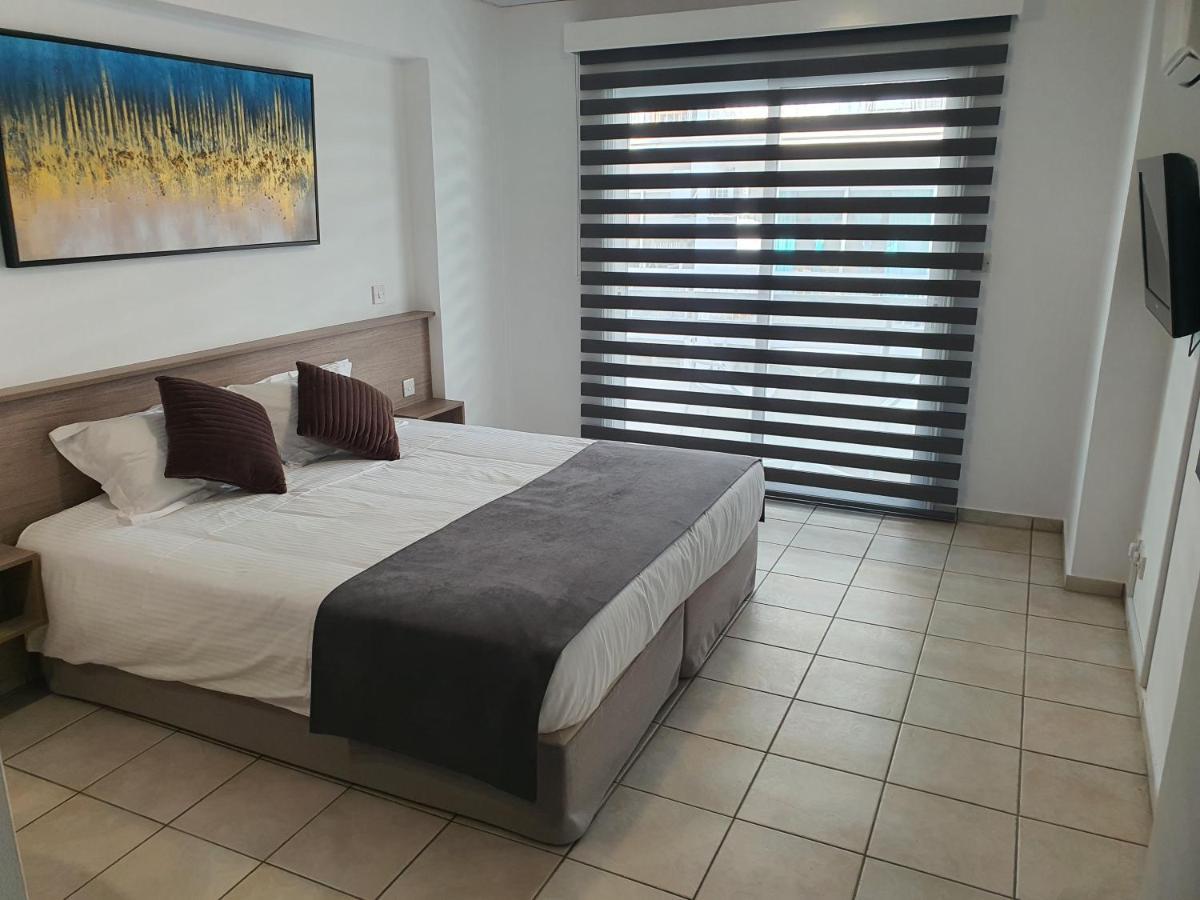 Larnaca Bay Suites Экстерьер фото
