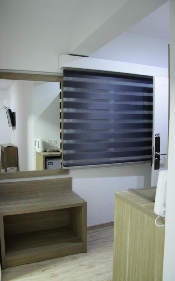 Larnaca Bay Suites Экстерьер фото