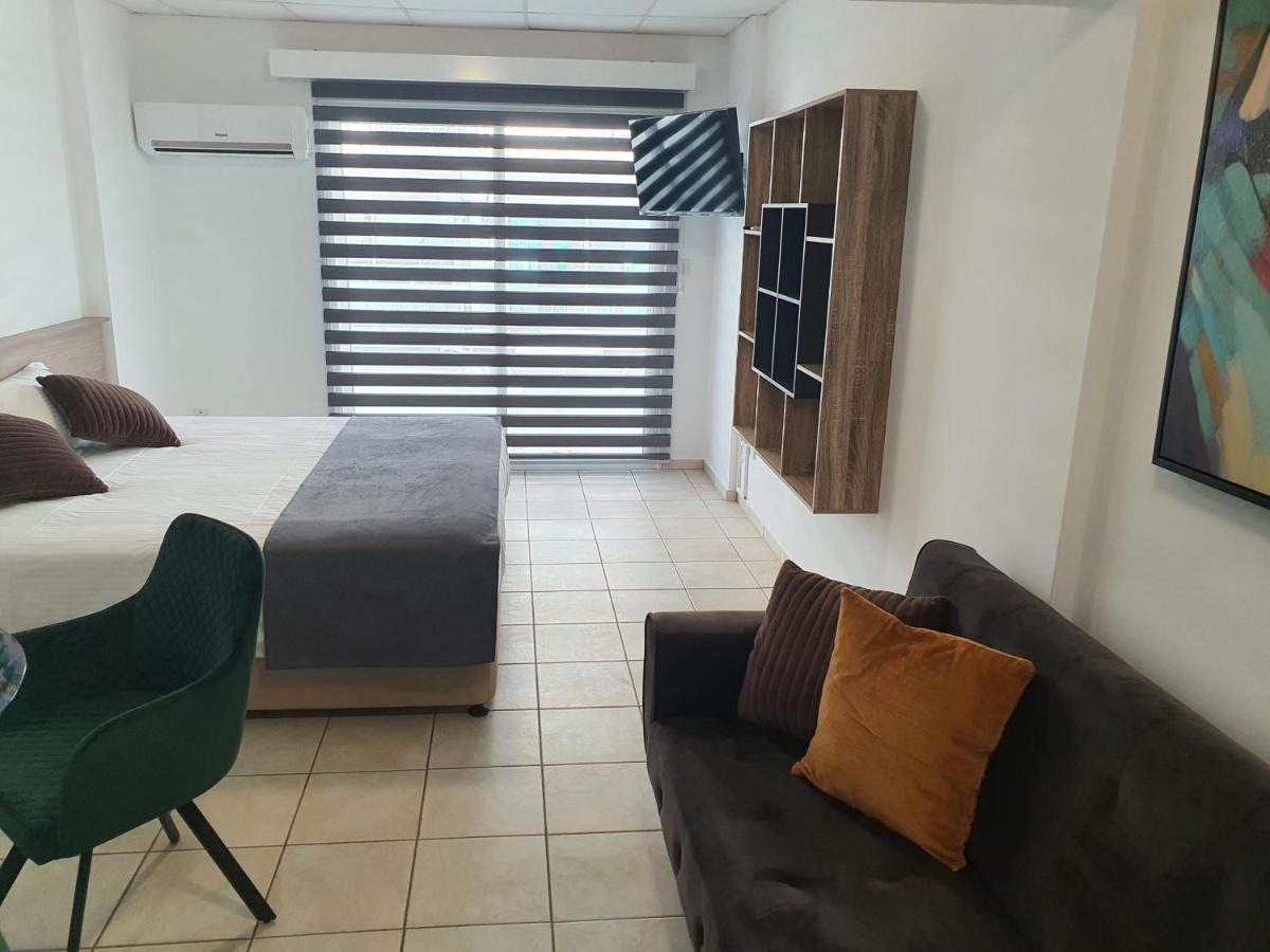Larnaca Bay Suites Экстерьер фото