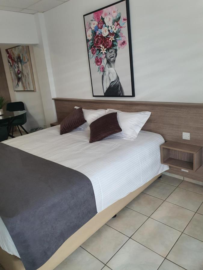 Larnaca Bay Suites Экстерьер фото