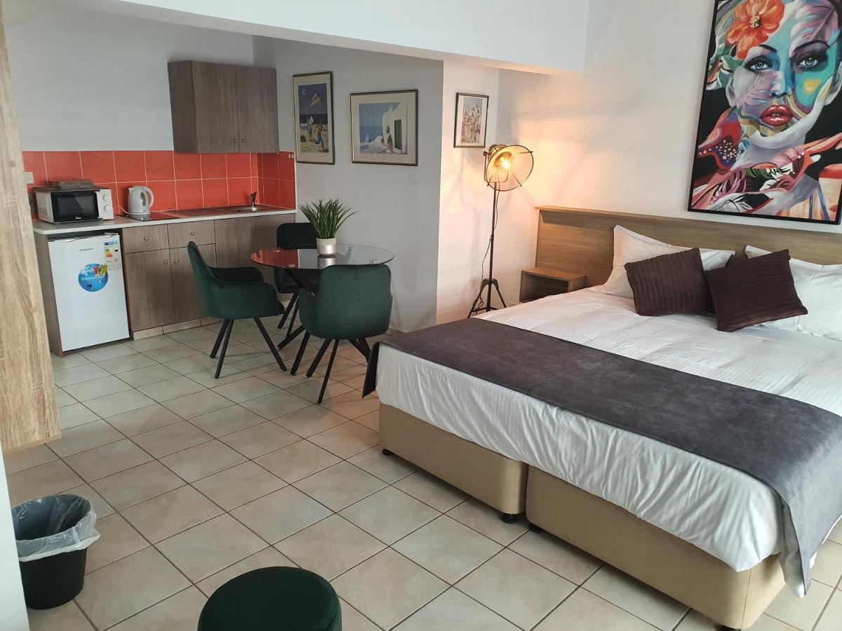 Larnaca Bay Suites Экстерьер фото