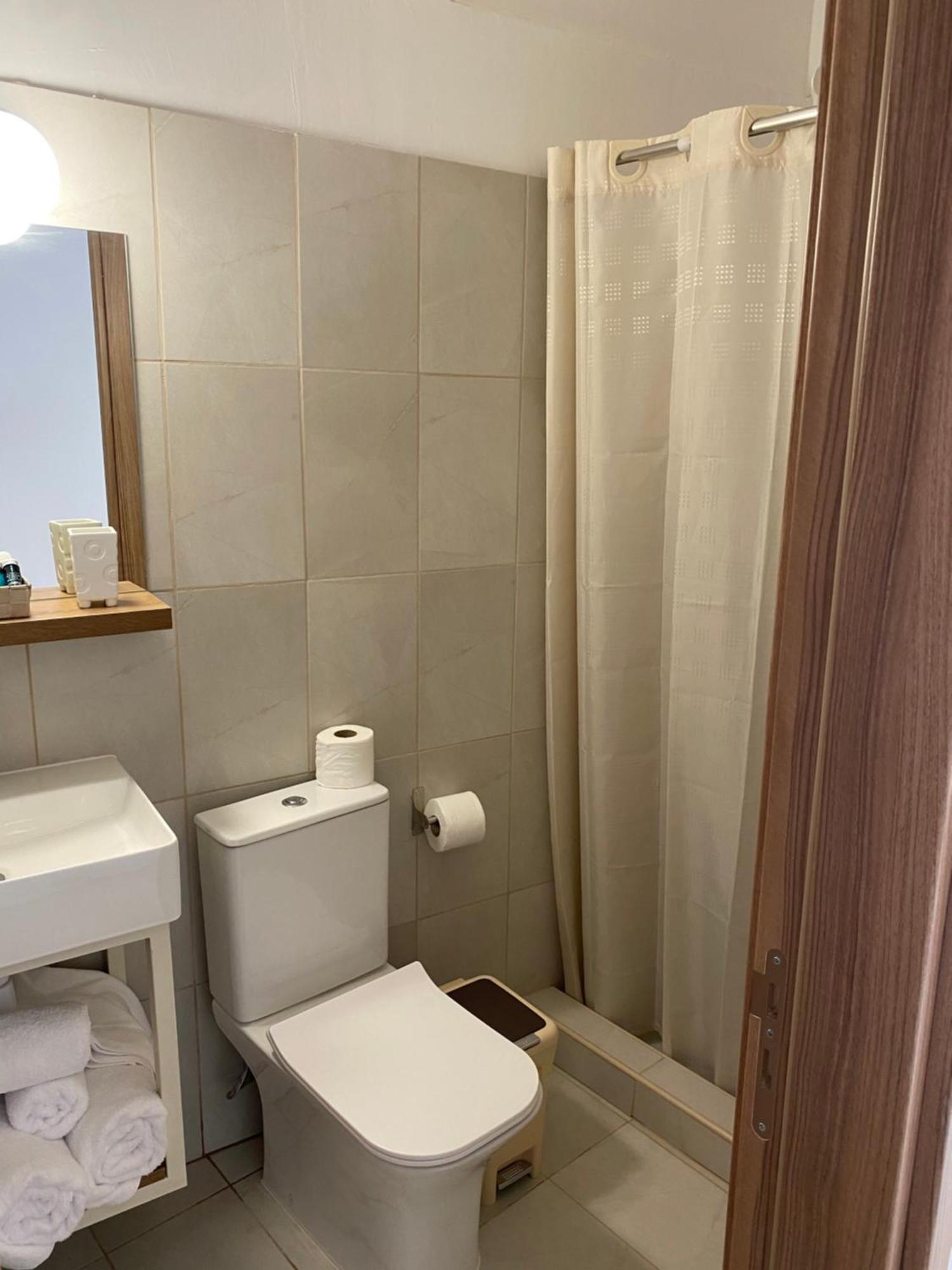Larnaca Bay Suites Экстерьер фото