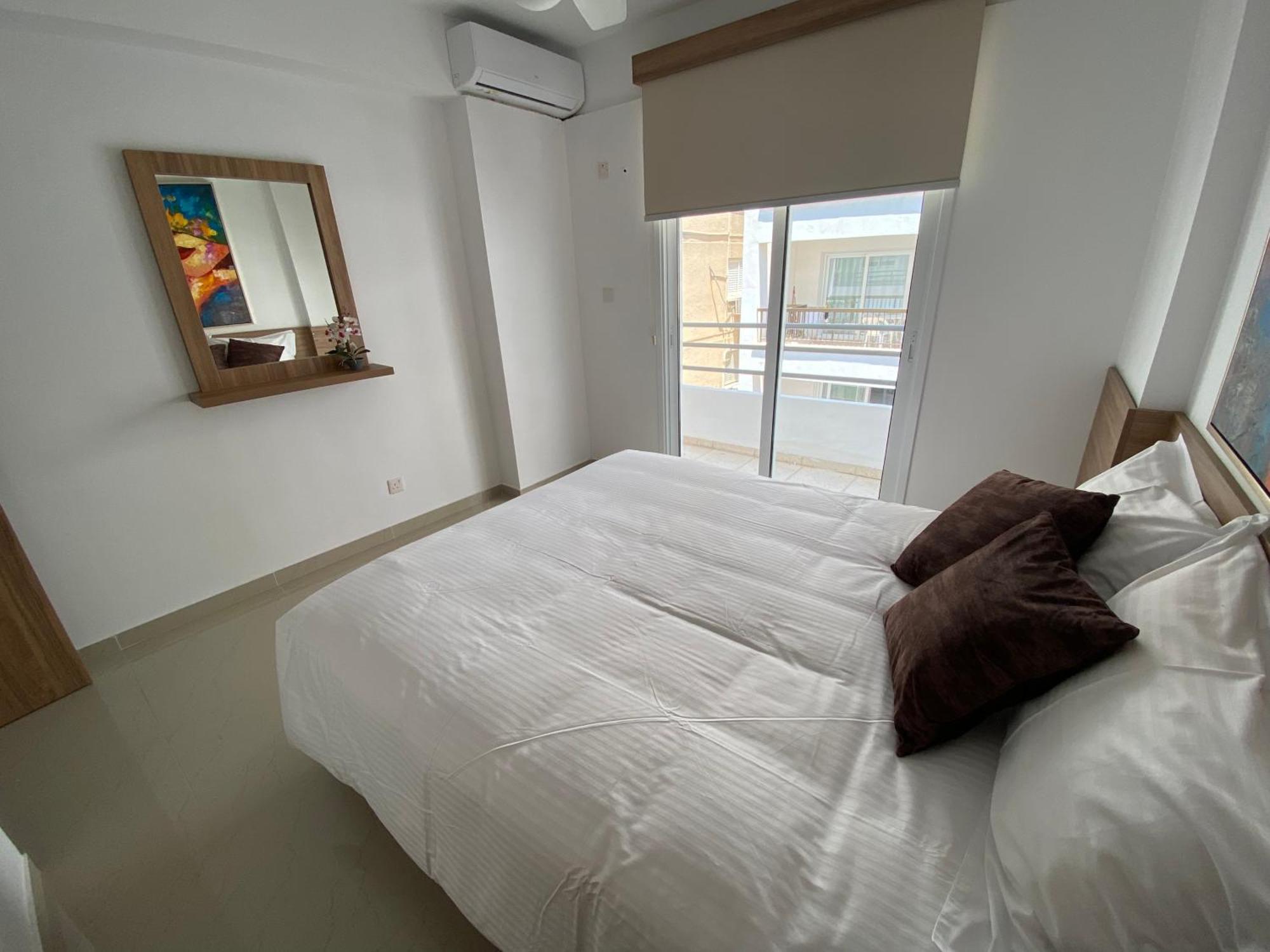 Larnaca Bay Suites Экстерьер фото