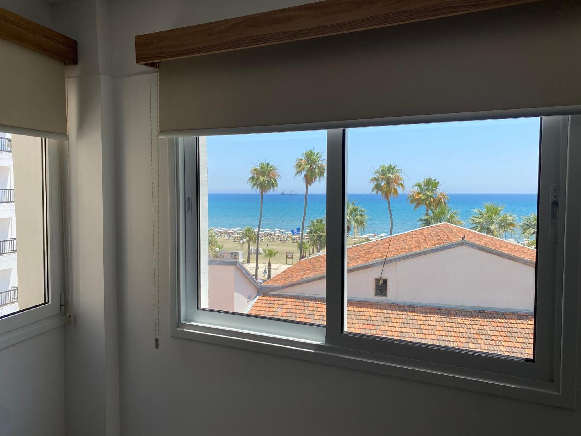 Larnaca Bay Suites Экстерьер фото