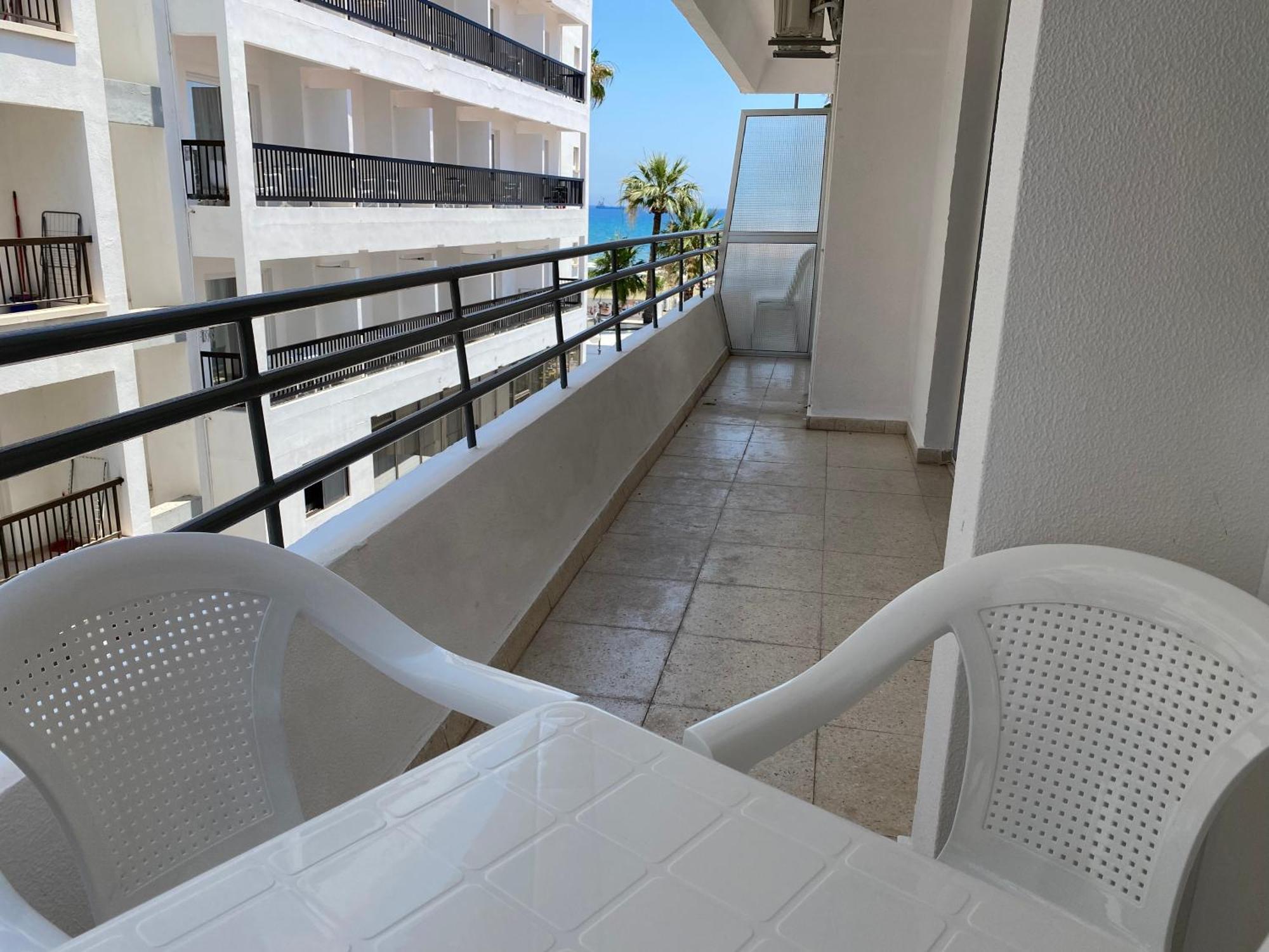 Larnaca Bay Suites Экстерьер фото