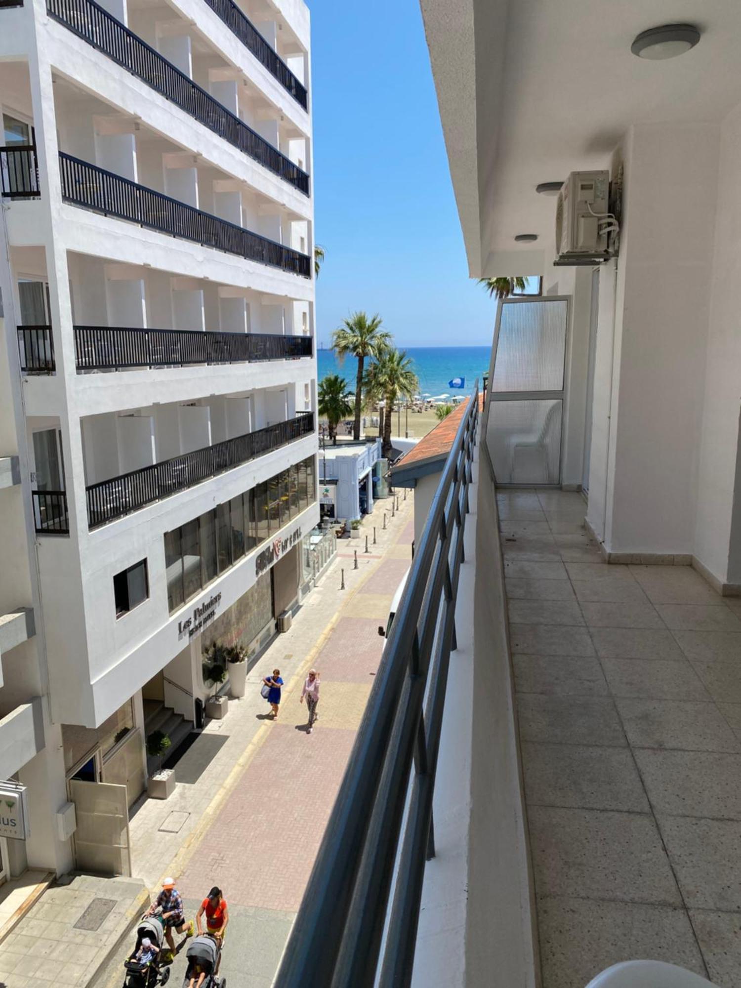Larnaca Bay Suites Экстерьер фото
