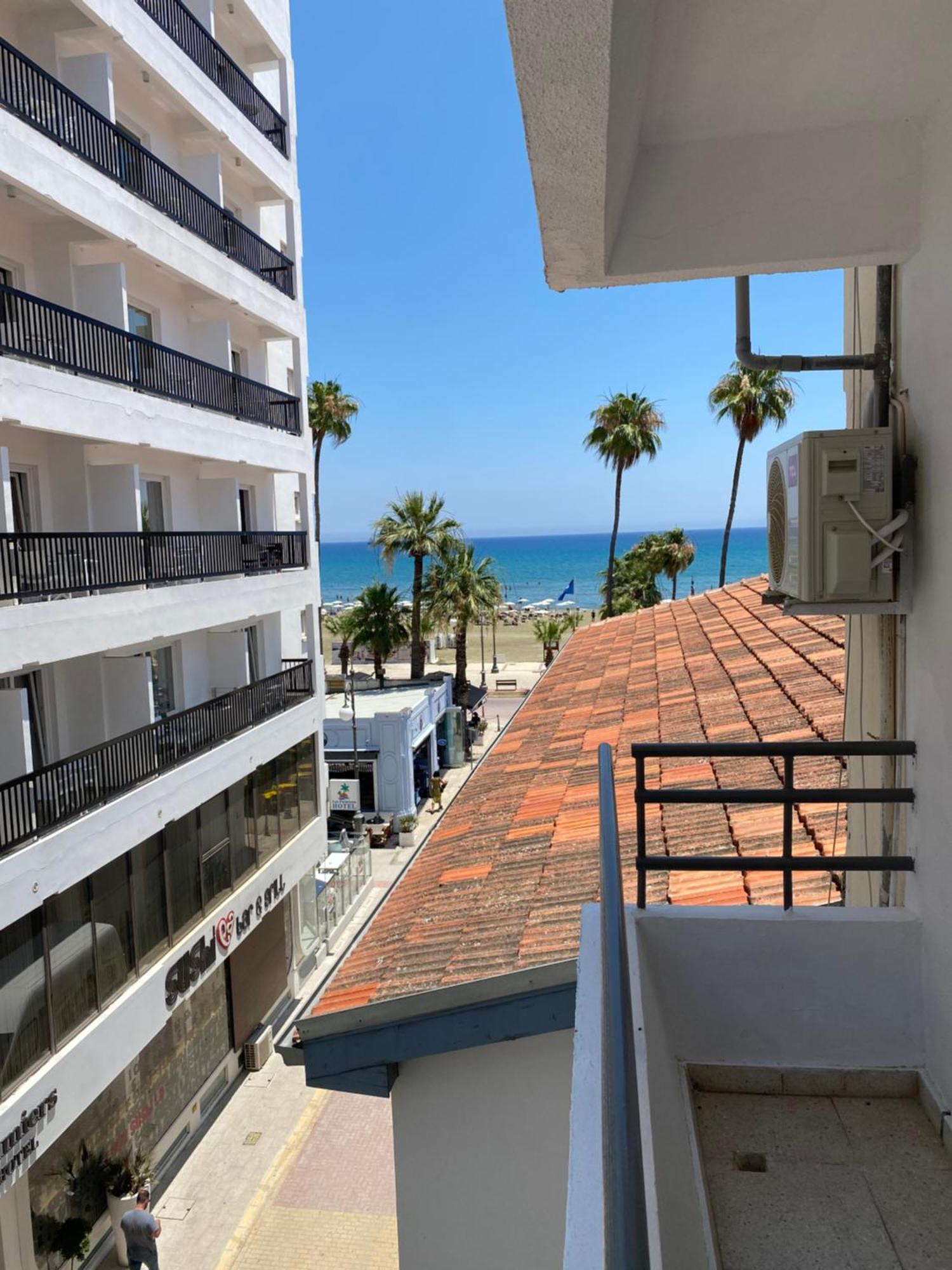 Larnaca Bay Suites Экстерьер фото
