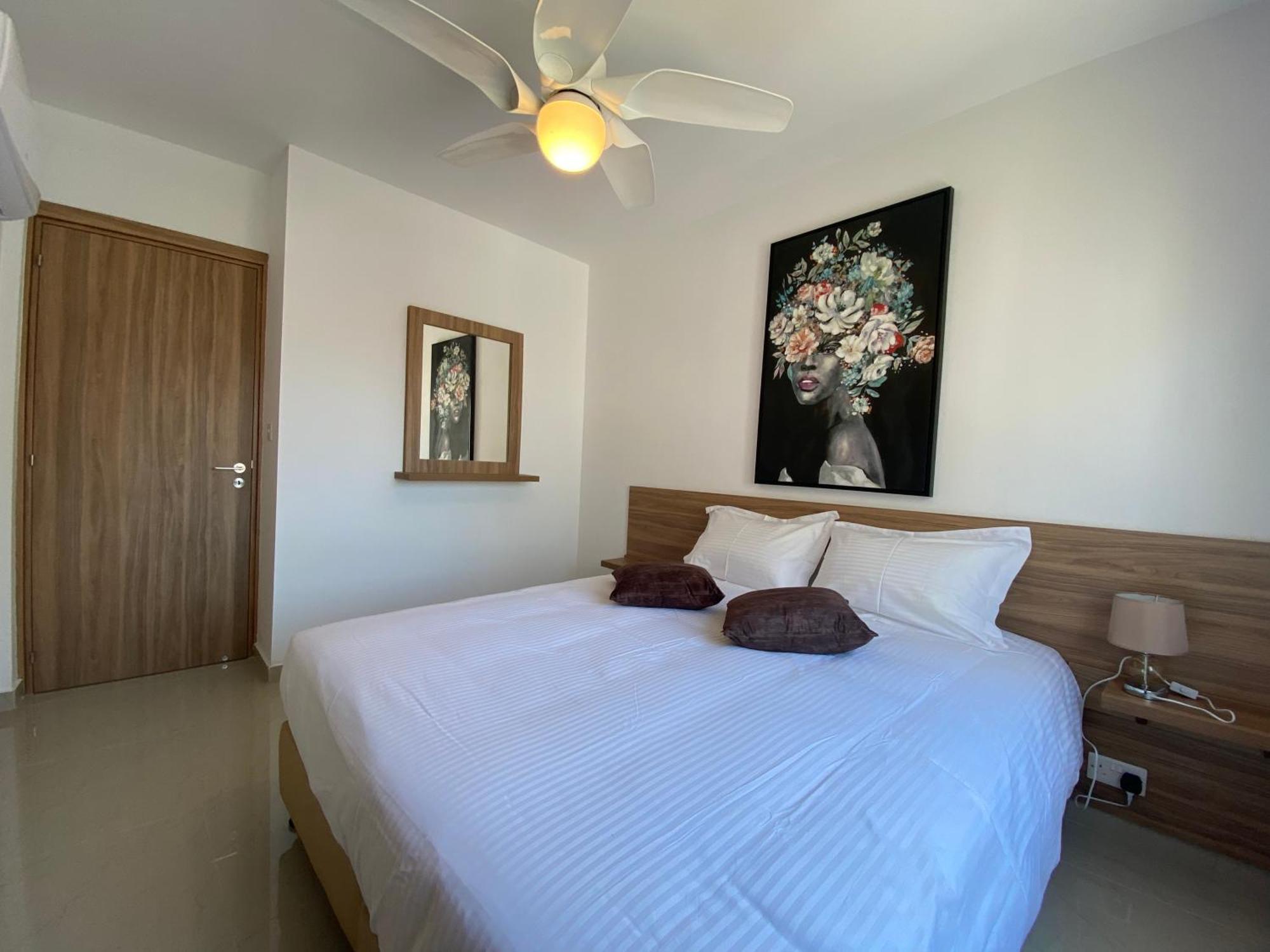 Larnaca Bay Suites Экстерьер фото