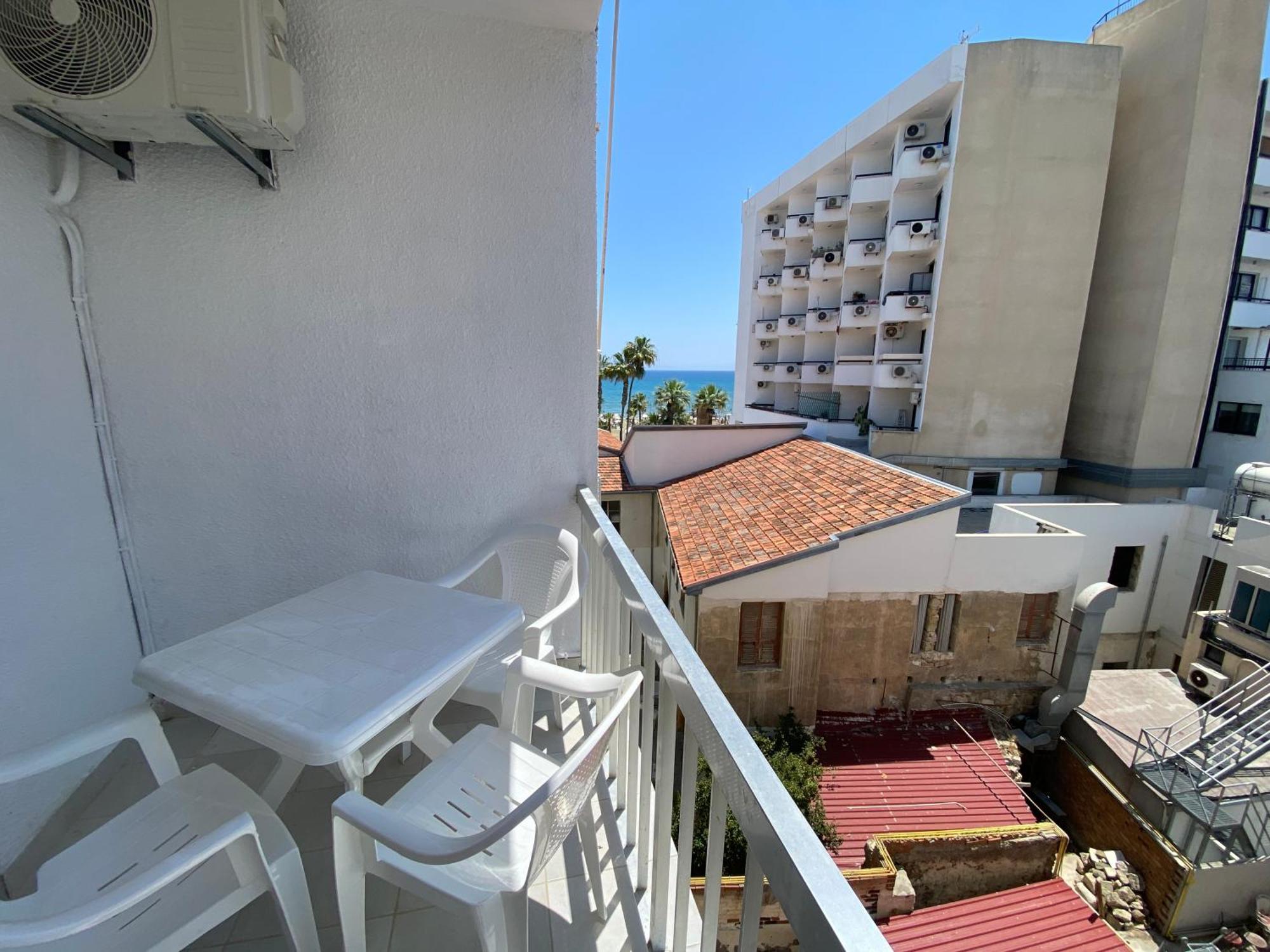 Larnaca Bay Suites Экстерьер фото